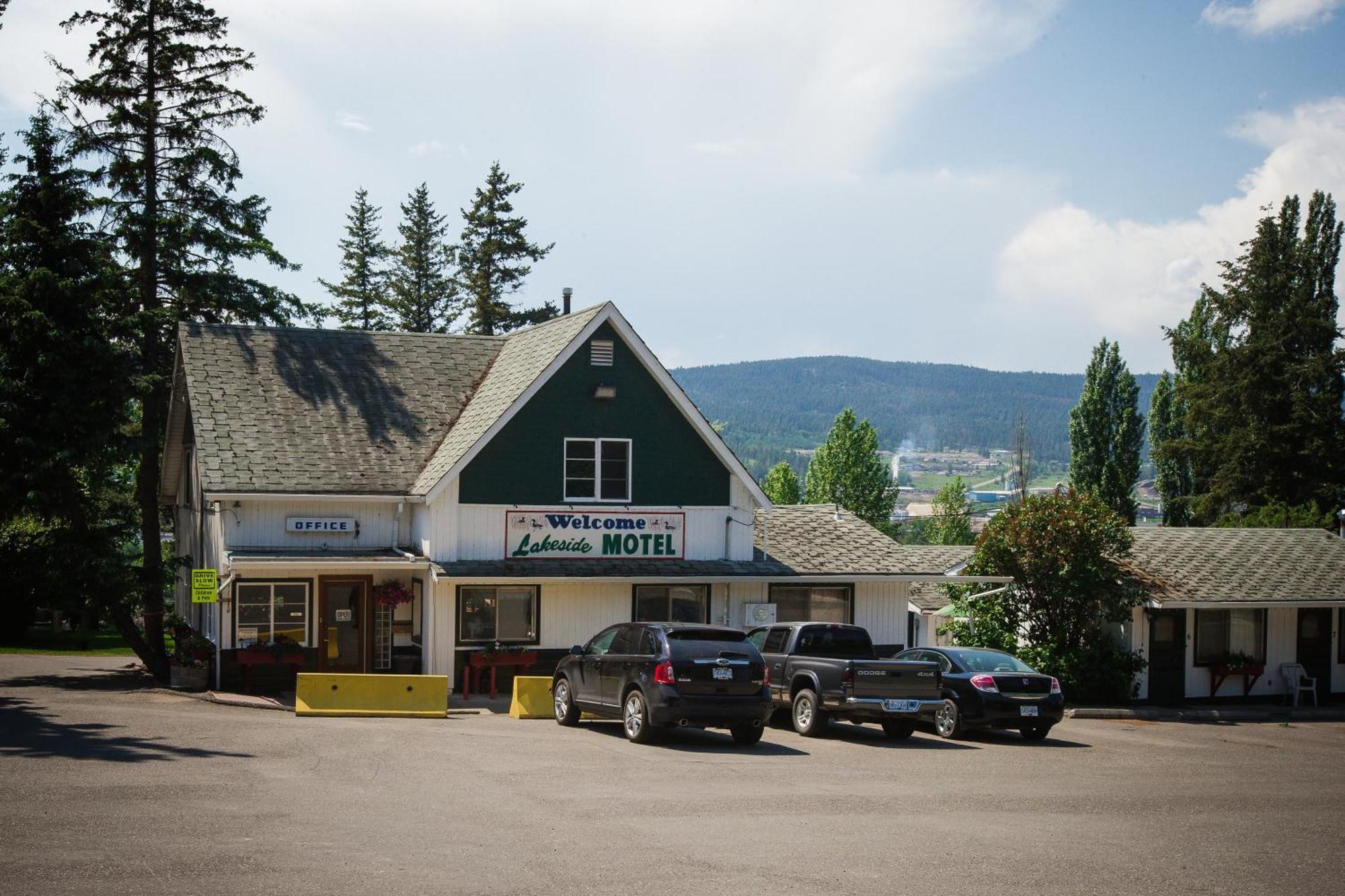 Lakeside Motel วิลเลียมส์เลค ภายนอก รูปภาพ